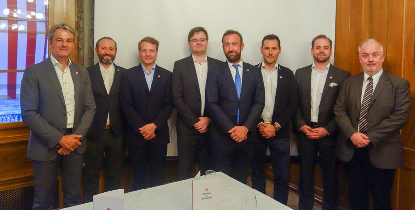 Zurich: le 9 juillet, les membres du conseil d'administration du "Business Club Luxembourg-Switzerland" se sont réunis pour la réunion inaugurale en présence de l'ambassadeur du Luxembourg en Suisse et de la Chambre de Commerce du Luxembourg.