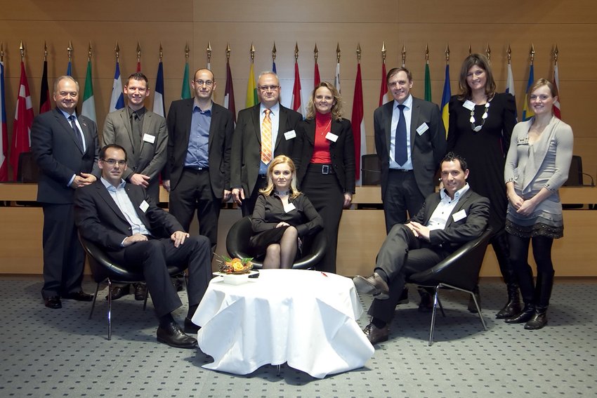 La Promotion de mentorés 2010 accompagnée de ses 2 invités d’honneur. De g. à dr. (debout): Alain Aubut-Réseau M Québec, Laurent Sander-LS Lunch, Patrick Barbedor-Homesystem, Maurice Léonard-Woodoptic Diffusion, Isabelle Saint Antoine -Agilis Eng