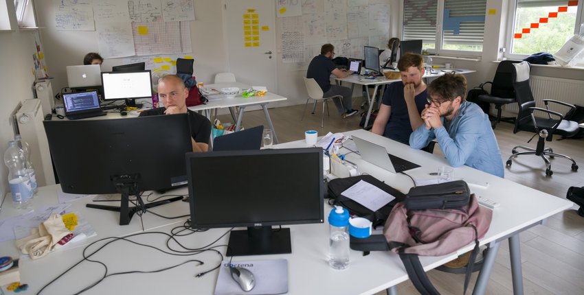 La société fonctionne encore comme une startup : effectifs jeunes, activités ludiques, réussites célébrées… et beaucoup de travail.
Patrick Kersten a créé Doctena en 2013. 95 % de ses utilisateurs disent que la plateforme est très simple (65