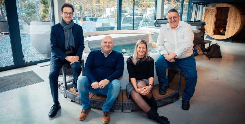 Carlo Thelen, directeur général de la Chambre de Commerce (à g.); Bernard Lescalier, gérant de Softub Wellness sàrl, Nathalie Muller et Georges Michels, directrice et vice-président du Guichet Unique PME du Nord
Société de cinq personnes basée