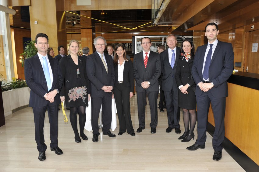 De g. à dr. : Carlo Thelen, membre du Comité de Direction de la Chambre de Commerce, Anne-Marie Loesch, Département International de la Chambre de Commerce, Paul Helminger, bourgmestre de la Ville de Luxembourg, Lydia, Mutsch, bourgmestre de la ville d