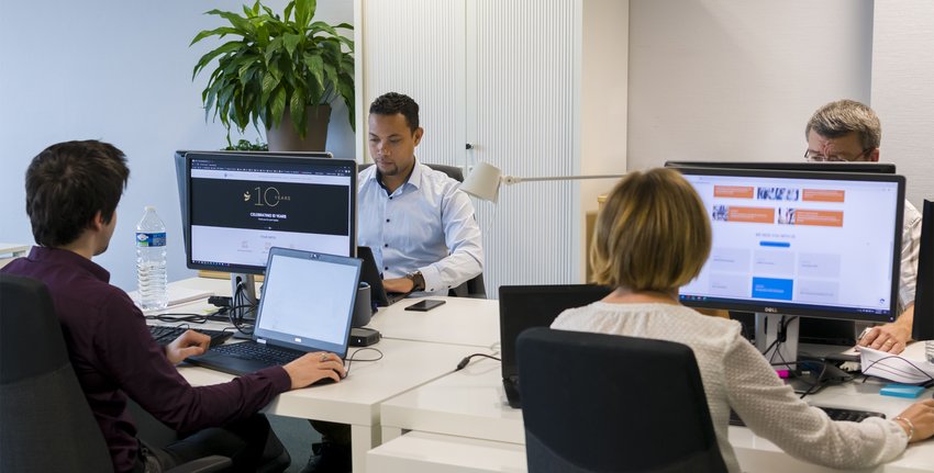 Pour Amal Choury, les récompenses et trophées gagnés au cours des années représentent la reconnaissance du travail de l’équipe qui oeuvre pour le développement d’e-Kenz et la satisfaction des clients.
« Mes journées sont totalement différen