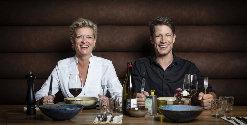 Tanja de Jager et Mickey Hardt, amis « de toujours » et co-fondateurs de Katchi The Beef Club
Katchi The Beef Club, un restaurant pour amateurs de viande d’exception, co-fondé par Mickey Hardt, a accueilli ses premiers clients en avril 2018