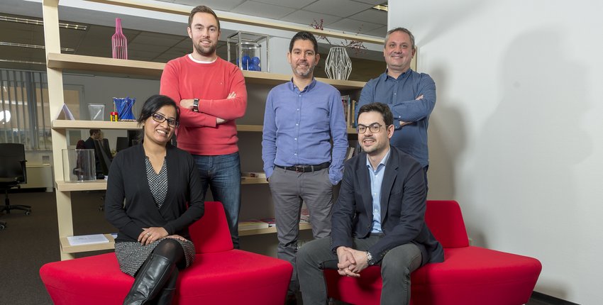« Nous sommes maintenant reconnus pour nos solutions de tests. Nous devons développer une nouvelle notoriété sur nos offres de consultance et de formation. »
Sylvain Perez vit au Luxembourg depuis 15 ans. Il a été recruté chez q-leap en 2014 pour