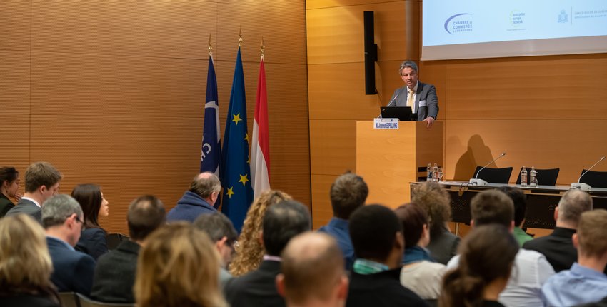 M. Jeannot Erpelding, Directeur des Affaires Internationales à la Chambre de Commerce
M. Marc Duhr de l'Administration des Douanes et Accises
(de g. à d.) M. Marc Duhr de l'Administration des Douanes et Accises et M. Jeannot Erpelding, Directeur des