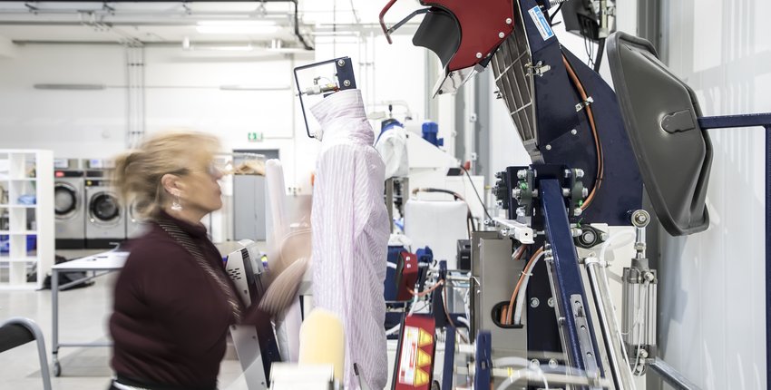 La startup Klin occupe actuellement 400 m2 au Technoport à Foetz.
Pit Zens (à g.) et Antoine Hron, fondateurs de la startup Klin, ont repensé le métier de blanchisserie dans une démarche d’optimisation de l’équipement et des impacts environneme