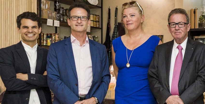 (De g. à dr.) Laurent Fischbach, administrateur délégué ; Carlo Thelen, directeur général de la Chambre de Commerce ; Sylvie Winkin-Hansen, administratrice déléguée et Nico Arend, administrateur délégué.
Réparties sur six étages, ses 32 cha