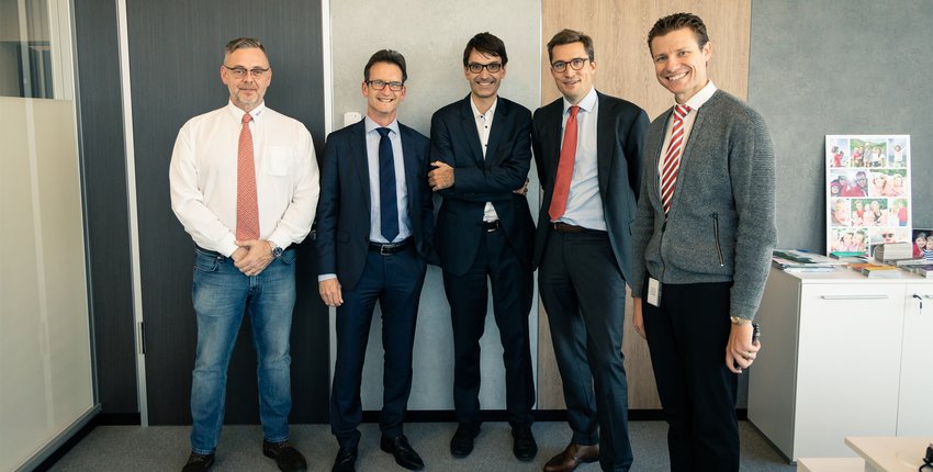 (De. g. à dr.) Philippe Goossens sales manager, Solar Screen Luxembourg ; Carlo Thelen, CEO/directeur général de la Chambre de Commerce, Marc Wagener, COO de la Chambre de Commerce ; Nicolas De Ridder, CEO de Solar Screen Luxembourg, et Steven Thibaut,