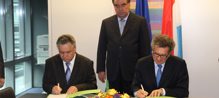 Sous les yeux de S.E. Emomali Rahmon, président de la République du Tadjikistan, Sharif Saidov, président de la Chambre de Commerce la République du Tadjikistan et Pierre Gramegna, directeur général de la Chambre de Commerce, ont signé un Memorandu