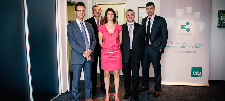 (de g. à d.) Carlo Thelen, Chambre de Commerce; Richard Catellani, Caroline Simon, Rénald Wauthier, CTG Luxembourg PSF et Steve Breier, Chambre de Commerce.
CTG développe des solutions et des services informatiques innovants pour répondre aux besoins