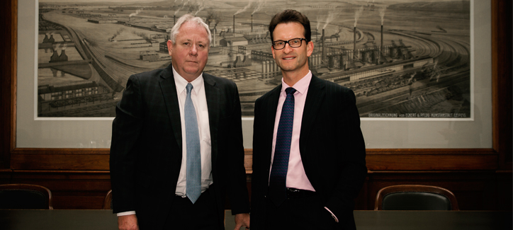 Jacques Eischen, directeur de Luxcontrol; Carlo Thelen, directeur général de la Chambre de Commerce.
Luxcontrol est aujourd’hui l’un des principaux prestataires de services en matière d’inspection et de certification pour la qualité des install